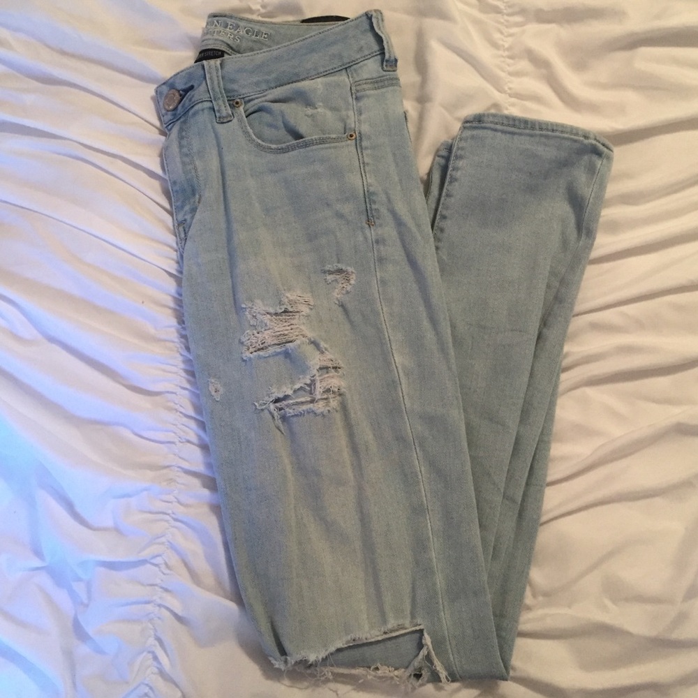 AMERICAN EAGLE Light Wash Jeans!